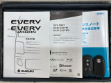 スマートキーは鍵をバッグに入れたままでもドアロックの開閉やエンジンのON・OFFができます。夜間や雨の日も鍵を探さなくて良いので便利です。