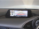 全方位モニターを装備!【駐車の際、ナビ画面に車を真上から捉えた映像が映ります。駐車の際にとても便利な装備です♪