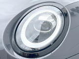 ●LEDヘッドライト:夜間走行時も良好な視界を確保し安心して運転できる高輝度LEDヘッドライトを装備!点灯速度が早く、消費電力も抑えられています。