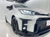 大型ロアグリルで軽量化と冷却効率の向上、さらには走行時の耐久性を確保し、精悍でタフな印象を演出します。