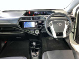 運転席は見やすく整理され、ナビも美しく装着され操作性にも優れています!