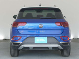バンパーに設置したセンサーにより障害物などを検知して警告音で知らせる(パークディスタンスコントロール)