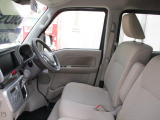 全車消毒済み。納車時にはもう一度キレイにいたしますので安心してお乗りいただけます。ベンチシートで足元すっきり!