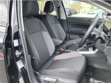 マイクロフリース素材を使用したスポーツコンフォートシート。欧州車らしく硬めのシートが体を程よくつつみこみ、長距離でも快適に運転できます。