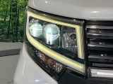 【LEDヘッドライト】悪天候や夜間走行時も良好な視界を確保し安心して運転できる高輝度LEDヘッドライトを装備!点灯速度が早く、消費電力も抑えられています。