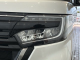 LEDヘッドライトは、点灯の瞬間から最大光量を発揮し、突然暗くなるトンネルなどでの安定感を高めます。