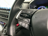 ステアリングにオーディオ操作スイッチが付いています。オーディオ画面に直接タッチしなくても操作が出来ますので、運転に集中できます。