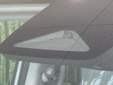 【ホンダセンシング】走行中に前方の車両等を認識し、衝突しそうな時は警報とブレーキで衝突回避と被害軽減をアシスト。より安全にドライブをお楽しみいただけます。