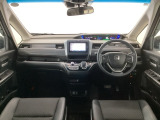 【前方視界】開放的な前方視界!運転がしやすく疲れにくいです♪窓が大きく、見通しがとっても良いおクルマですよ♪