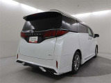 ☆ハイマウントストップランプは、後方から見やすい高さにあり、追突防止に有効ですね♪