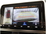 パノラミックビューモニター付きです。車両を上から見たような映像をディスプレイオーディオ画面に表示。運転席からの目視だけでは見にくい、車両周辺の状況をリアルタイムでしっかり確認できます。