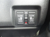 両側電動スライドドアが装備されています。狭い駐車場でも乗り降りがスムーズです。