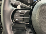 ステアリングにオーディオ操作スイッチが付いています。オーディオ画面に直接タッチしなくても操作が出来ますので、運転に集中できます。