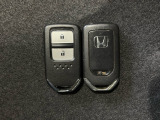 ●スマートエントリー●キーをポケットに入れたままでもドアのロック&アンロックができ、雨の日や、荷物の多い日に大活躍!