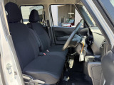 運転席シート廻りは使用感も少なく、良好な状態となっています。前オーナー様が丁寧に使っていたことがよくわかりますね。