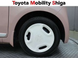シンプルなデザインの純正ホイールキャップです。落ち着いたデザインですので車体と一体感があります。