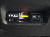 ◆ETC2.0装着◆進化したドライブ体験。料金収受システムだけだったETCが生まれ変わって、高速道路を賢く使うETC2.0に進化しました。多彩な情報サービスが便利で快適なドライブ体験を提供します。