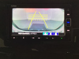 バックでの車庫入れも安心です! リアカメラが付いているバックモニター付のナビを装備しております。操作線もついており距離感も画面から確認できます。
