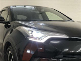 LEDヘッドライトです。デザイン性がよくとても明るいので、夜間の走行や悪天候でも安心です。しかも長寿命!