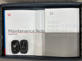 スマートキーは鍵をバッグに入れたままでもドアロックの開閉やエンジンのON・OFFができます。夜間や雨の日も鍵を探さなくて良いので便利です。