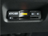 ◆ETC2.0装着◆進化したドライブ体験。料金収受システムだけだったETCが生まれ変わって、高速道路を賢く使うETC2.0に進化しました。多彩な情報サービスが便利で快適なドライブ体験を提供します。