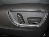 パワーシート搭載。微妙な調整が手軽にでき、ピッタリのポジションで運転することが可能です。