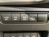 運転席脇のクラスタースイッチ部分にはパーキングセンサー、その他走行系スイッチを集中配置しております。