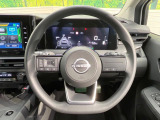 インテリアに合わせたデザインのステアリングは、運転される方のことも考え、運転しやすい形状、大きさです。是非一度、実際に触ってお確かめください。