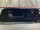 フォワードセンシングカメラで認識した交通標識をディスプレイに表示し、交通標識の見落とし防止を図り、安全運転を支援します。