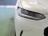 LEDヘッドライトは、点灯の瞬間から光量を発揮し、突然暗くなるトンネルなどでの安定感を高めます。