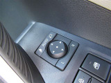 駐車時や狭い道でのすれ違い時に気を使うミラー。電動格納式ドアミラーはそんな時に便利です。