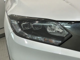 LEDヘッドライトは、点灯の瞬間から最大光量を発揮し、突然暗くなるトンネルなどでの安定感を高めます。
