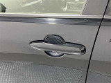 前席はワンタッチで開け閉めが可能です
