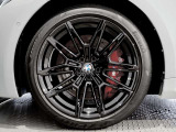 【BMWアロイホイル】軽量かつ強度に拘ったアロイホイル。走行性能ポテンシャルを引き出す設計。車の足元を引き締めてくれる大きなポイントはアロイホイルです。