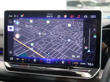 タッチスクリーンを採用。従来のナビゲーションシステムの域を超える、車両を総合的に管理するインフォテイメントシステムです。