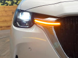 【LEDヘッドライト】悪天候や夜間走行時も良好な視界を確保し安心して運転できる高輝度LEDヘッドライトを装備!点灯速度が早く、消費電力も抑えられています。
