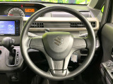 インテリアに合わせたデザインのステアリングは、運転される方のことも考え、運転しやすい形状、大きさです。是非一度、実際に触ってお確かめください。