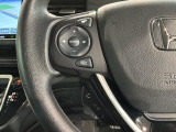 ステアリングにオーディオ操作スイッチが付いています。オーディオ画面に直接タッチしなくても操作が出来ますので、運転に集中できます。