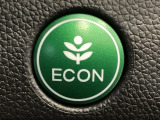 ★ECONスイッチ★ エコドライブを加速しよう!スイッチをONにすると、運転の仕方によるロスを抑え込み燃費をよくするようクルマが頑張ります(*^ー^*)燃費向上にチャレンジ♪