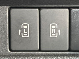 【両側パワースライドドア】スマートキーや運転席のスイッチで後席両側スライドドアの開閉が可能♪電動だから力を入れてドアを開ける必要が無く、小さなお子様でも簡単に開け閉めでき快適です♪