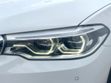●LEDヘッドライト:夜間走行時も良好な視界を確保し安心して運転できる高輝度LEDヘッドライトを装備!点灯速度が早く、消費電力も抑えられています。