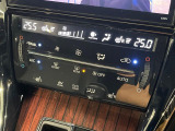 【オートエアコン】一度お好みの温度に設定すれば、車内の温度を検知し風量や温度を自動で調整。暑い&hellip;寒い&hellip;と何度もスイッチ操作をする必要はありません。快適な車内空間には必須の機能ですね♪