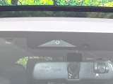 【三菱e-Assist】走行中に前方の車両等を認識し、衝突しそうな時は警報とブレーキで衝突回避と被害軽減をアシスト。より安全にドライブをお楽しみいただけます。