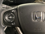 ステアリングスイッチがついていますので、オーディオのチャンネル変更、ボリューム、ジャンル変更が操作可能です。ハンドルから手を離さず安全に操作できます。