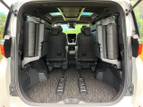 普段のお買い物や通勤、送迎等に十分な荷室スペースを確保しております。セカンドシートを倒すと、大きな荷物の積載も可能です♪