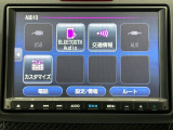 スマートフォンのような操作感の静電式タッチパネル。