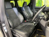 運転席まわりには十分なスペースがあり、大柄な方でもゆったり運転していただける環境です。