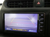 車庫入れの強い味方。後退時の死角をチェックするために便利です。