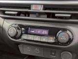 オートエアコンで温度を設定するだけで快適な車内環境を維持することができます!