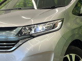 【LEDヘッドライト】悪天候や夜間走行時も良好な視界を確保し安心して運転できる高輝度LEDヘッドライトを装備!点灯速度が早く、消費電力も抑えられています。